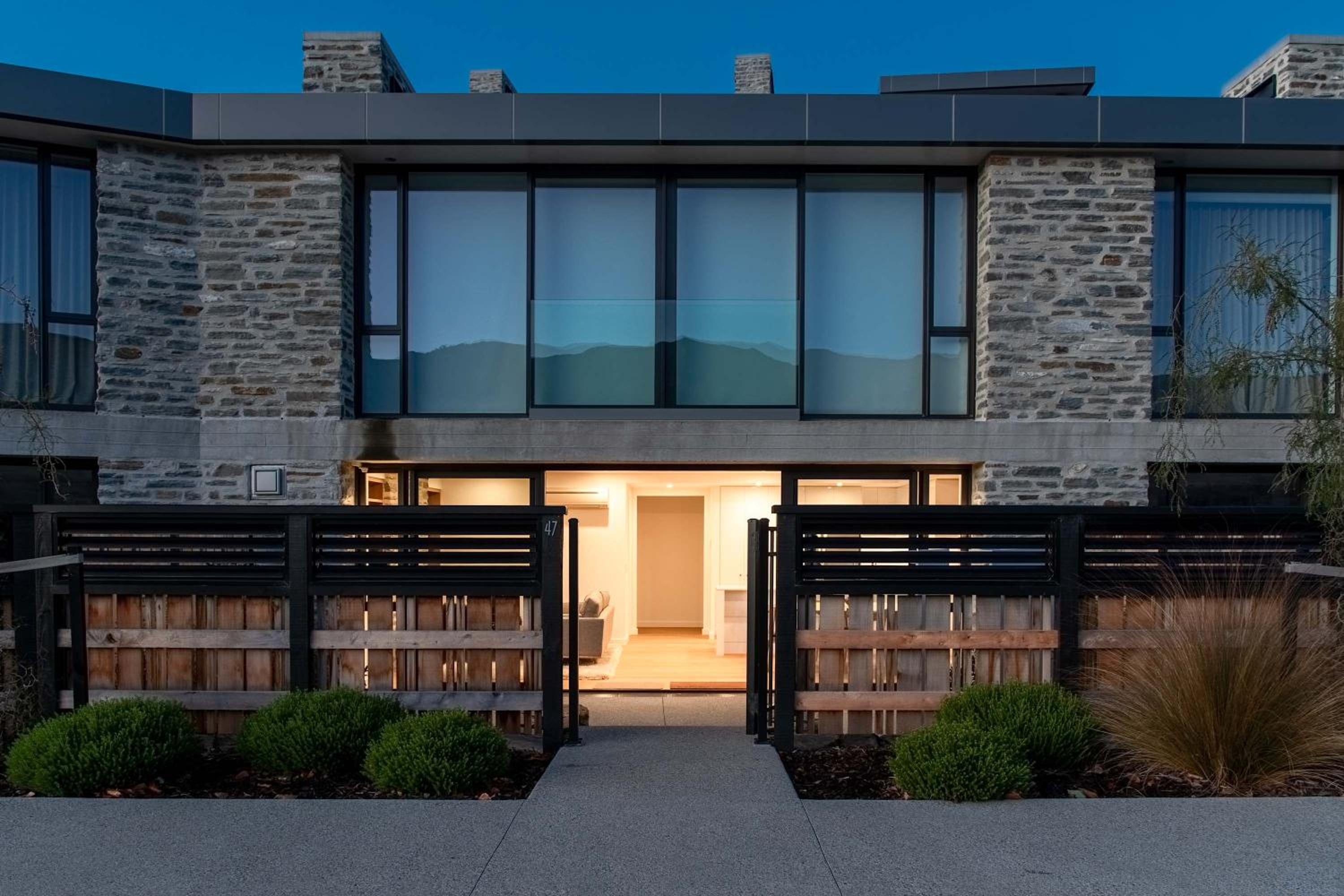 Hotel Central Wanaka Lakeside Condo - Image 1