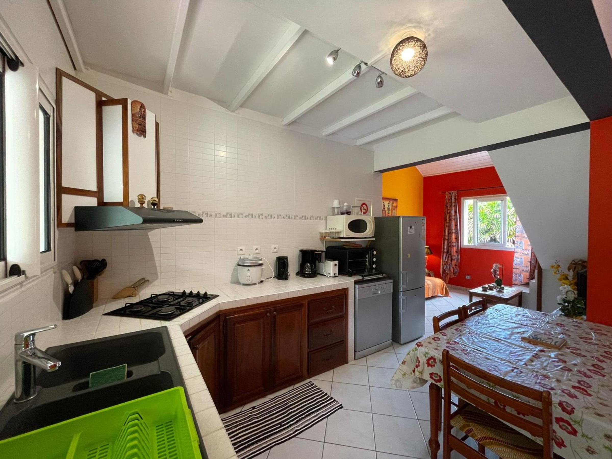 Gîte familial PMR avec cuisine équipée et 5 lits, proche sentiers de randonnée et vente saisonnière - FR-1-786-5 view 2
