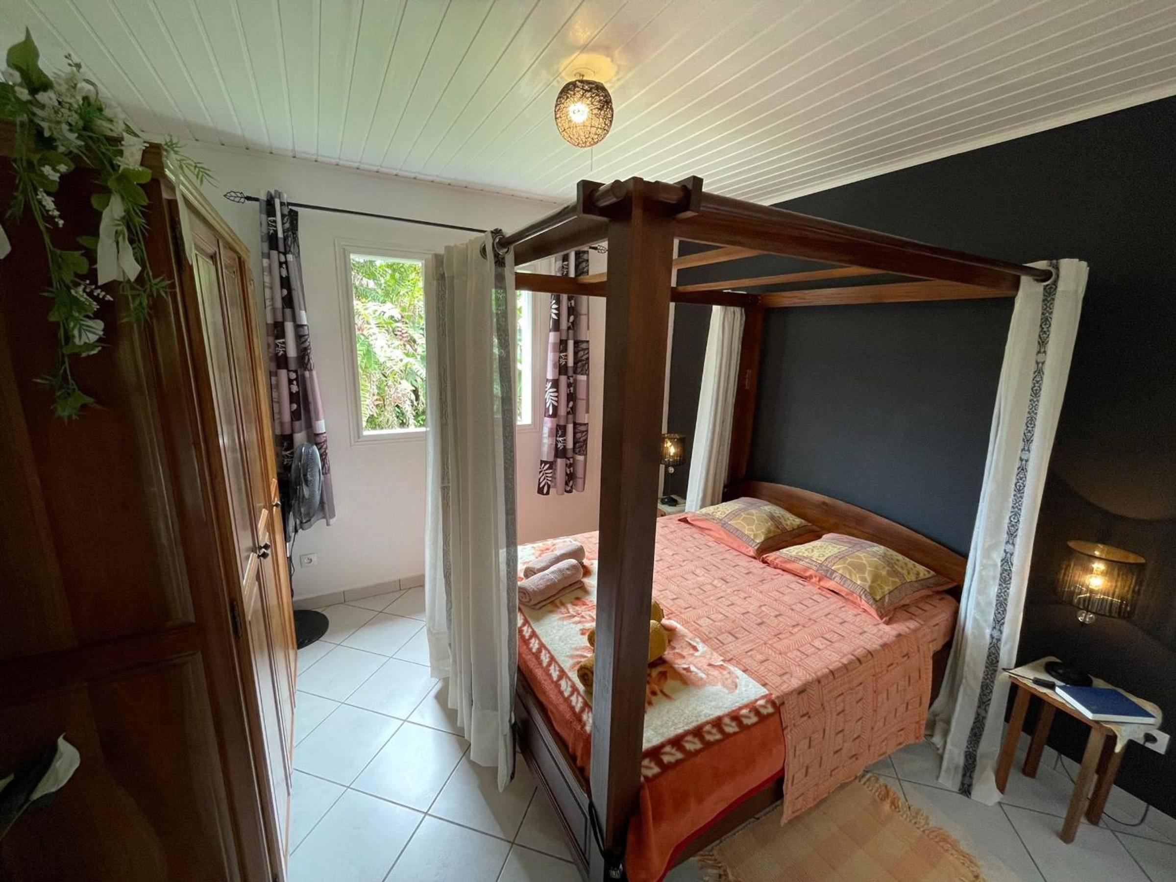 Gîte familial PMR avec cuisine équipée et 5 lits, proche sentiers de randonnée et vente saisonnière - FR-1-786-5 view 5