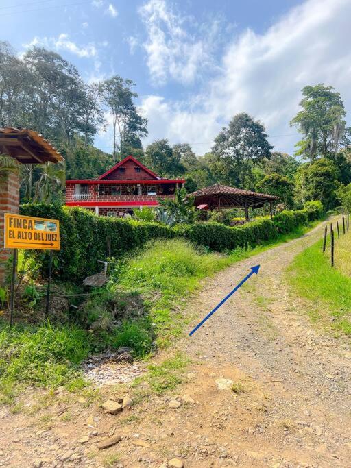 15 mins to Jardín Spacious & Convenient House