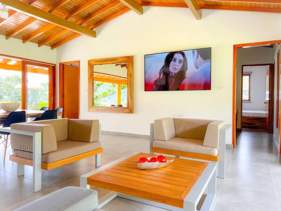 15 mins to Jardín Spacious & Convenient House