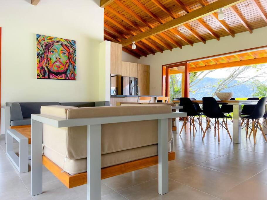 15 mins to Jardín Spacious & Convenient House