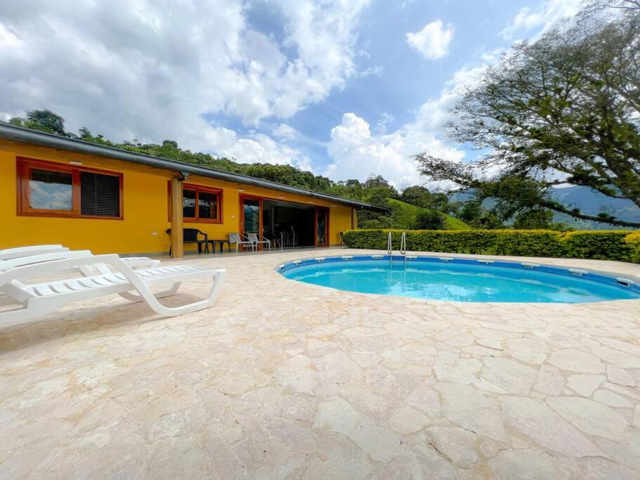 15 mins to Jardín Spacious & Convenient House