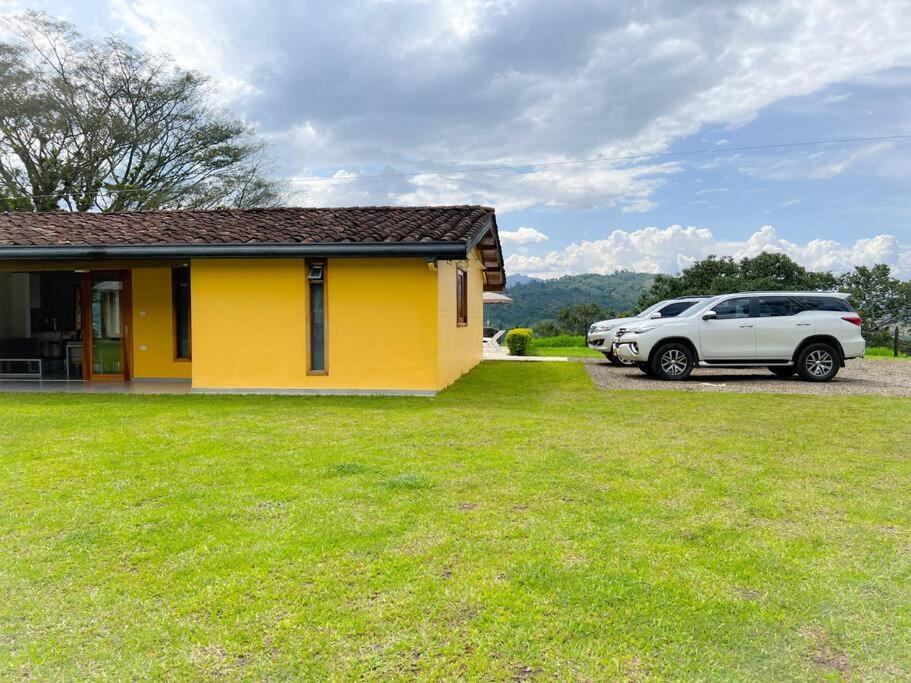 15 mins to Jardín Spacious & Convenient House