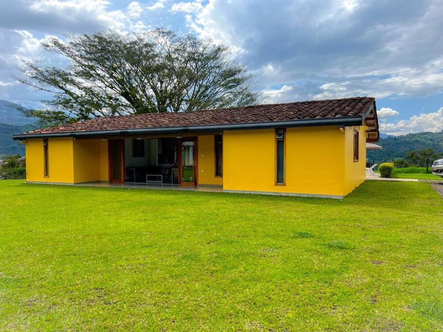 15 mins to Jardín Spacious & Convenient House
