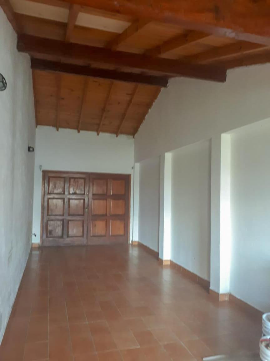 Chalet Clásico con cochera - La Casita de Mogotes