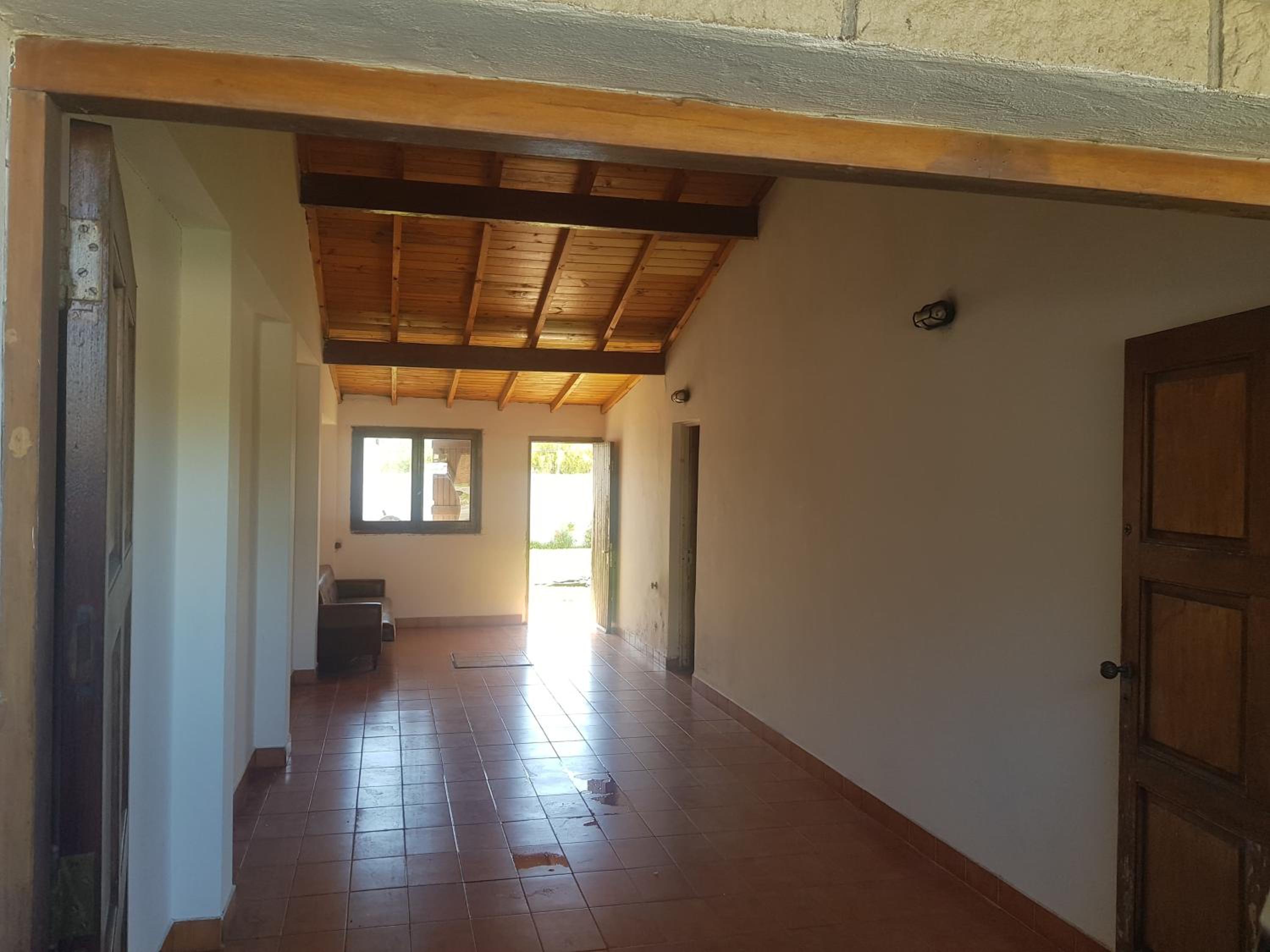 Chalet Clásico con cochera - La Casita de Mogotes