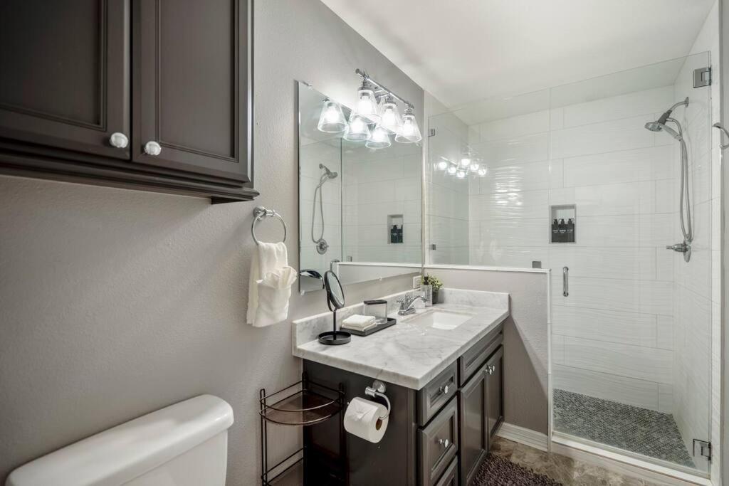 Palmer Hotel Suite Retreat in the Heart of Houston