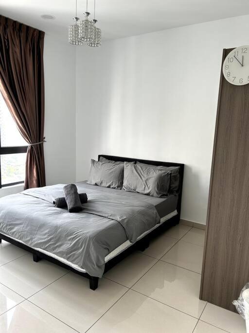 KL-Sungai Besi, Pool, FREE Parking, near MRT, 2-6pax