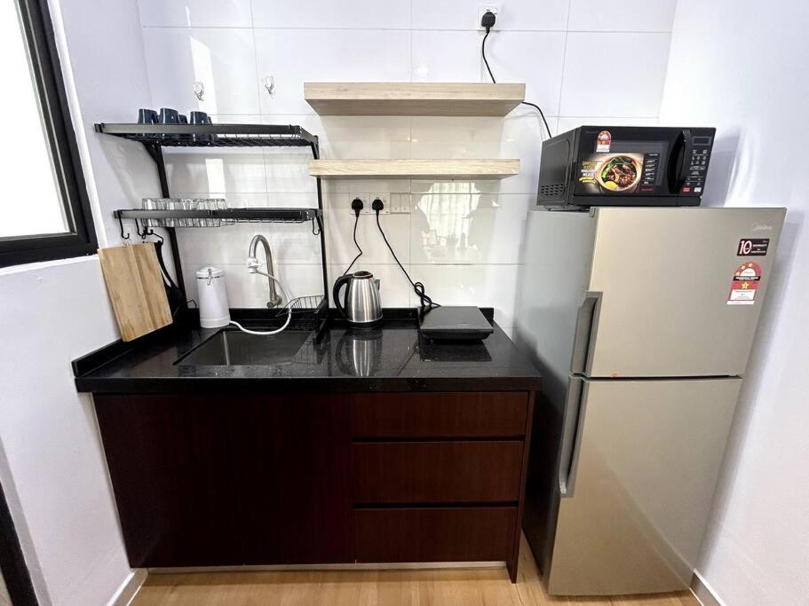 KL-Sungai Besi, Pool, FREE Parking, near MRT, 2-6pax