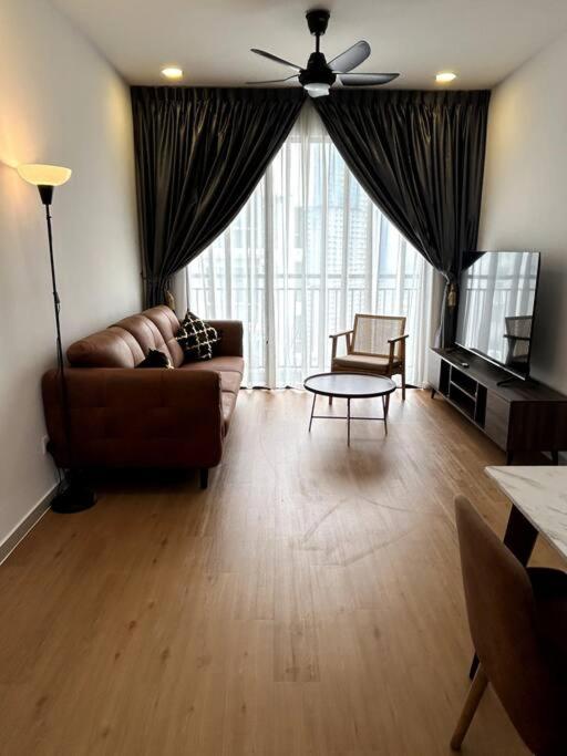 KL-Sungai Besi, Pool, FREE Parking, near MRT, 2-6pax