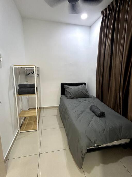 KL-Sungai Besi, Pool, FREE Parking, near MRT, 2-6pax