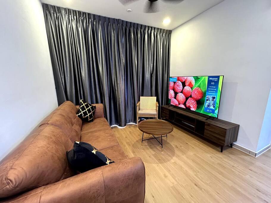 KL-Sungai Besi, Pool, FREE Parking, near MRT, 2-6pax