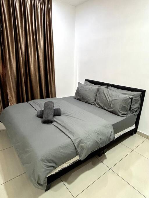 KL-Sungai Besi, Pool, FREE Parking, near MRT, 2-6pax