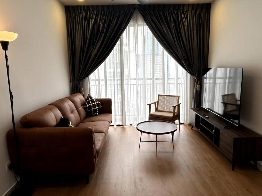 KL-Sungai Besi, Pool, FREE Parking, near MRT, 2-6pax