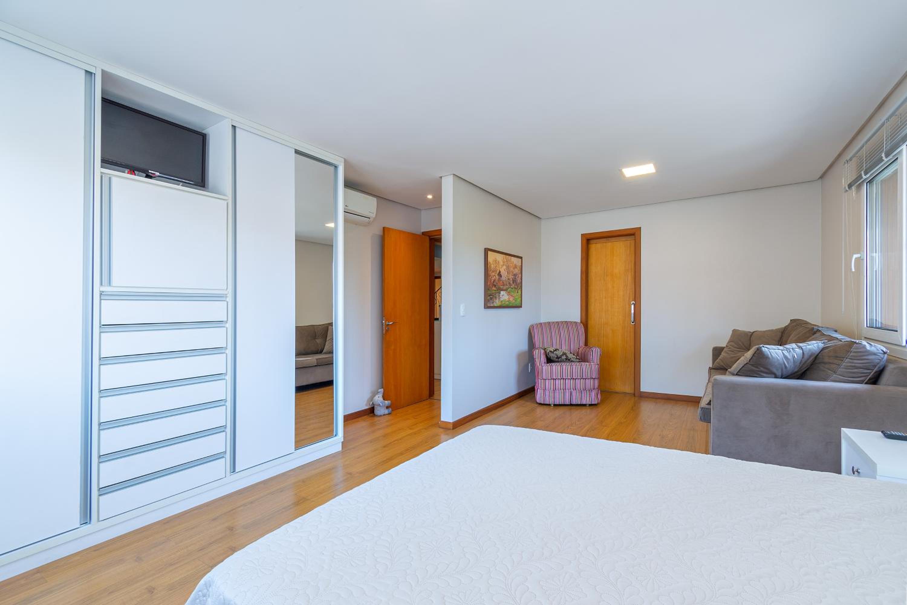 Apartamento Lindo e Completo 3 Suítes e Quarto no Centro