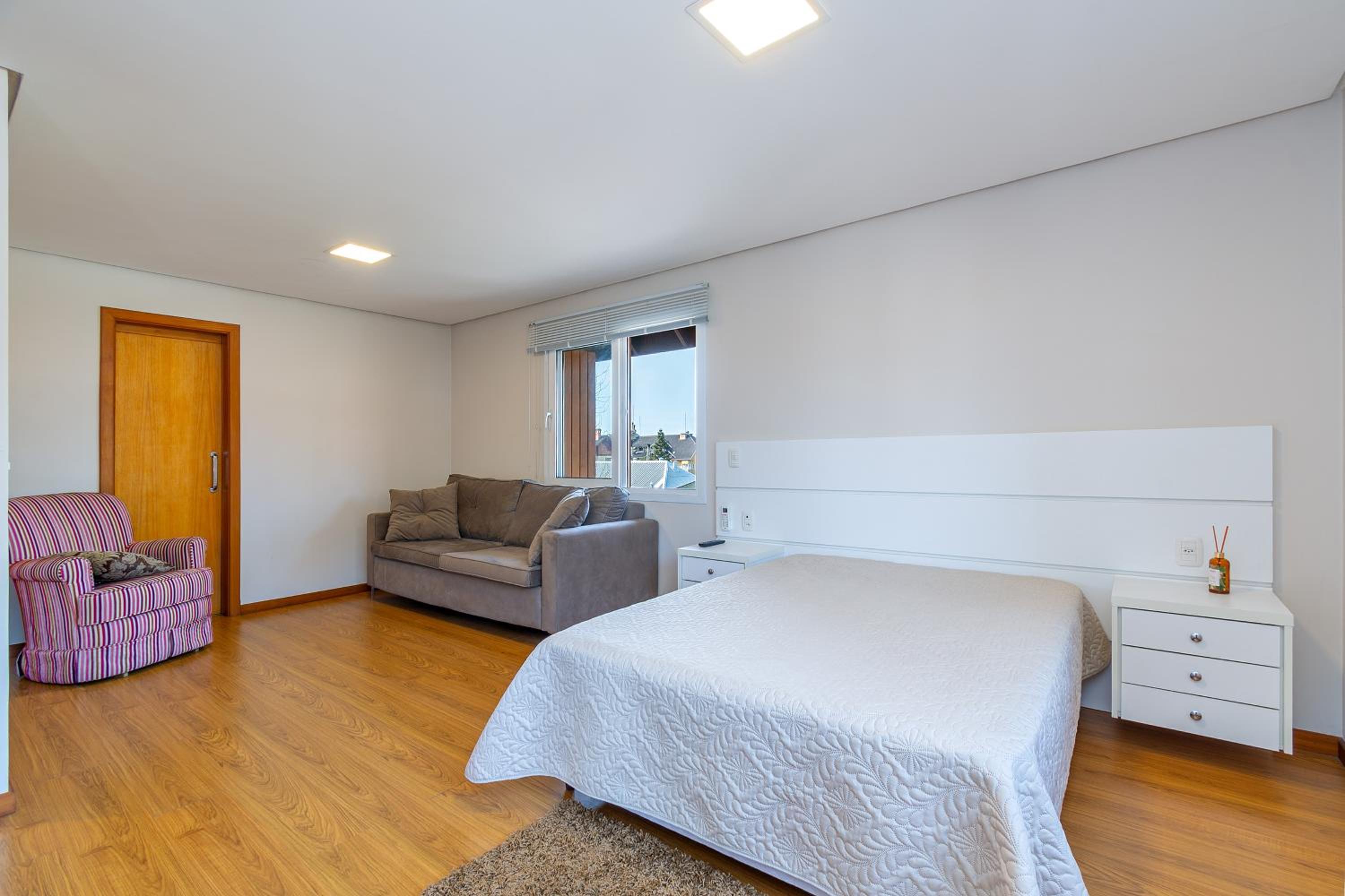 Apartamento Lindo e Completo 3 Suítes e Quarto no Centro
