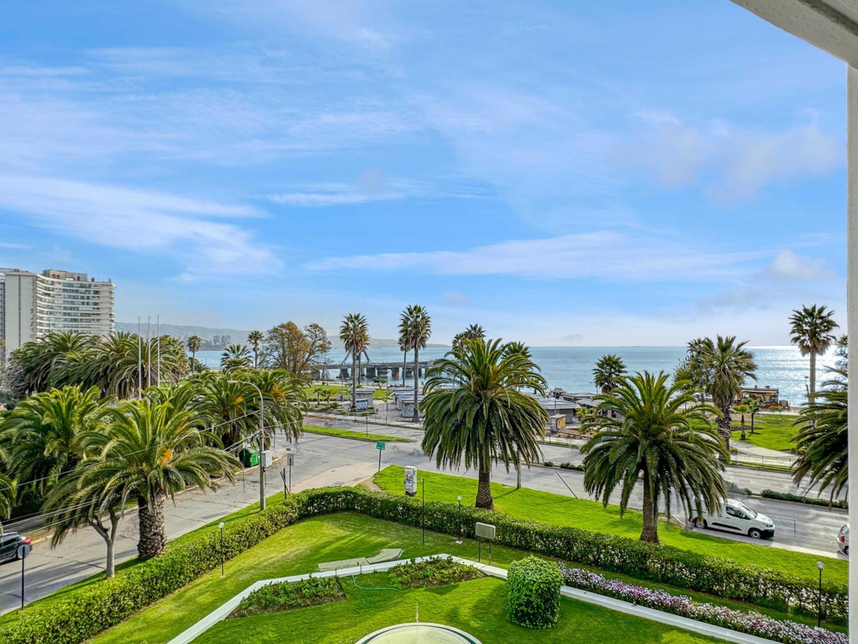 Depto con Vista al Mar en la Costanera de Viña