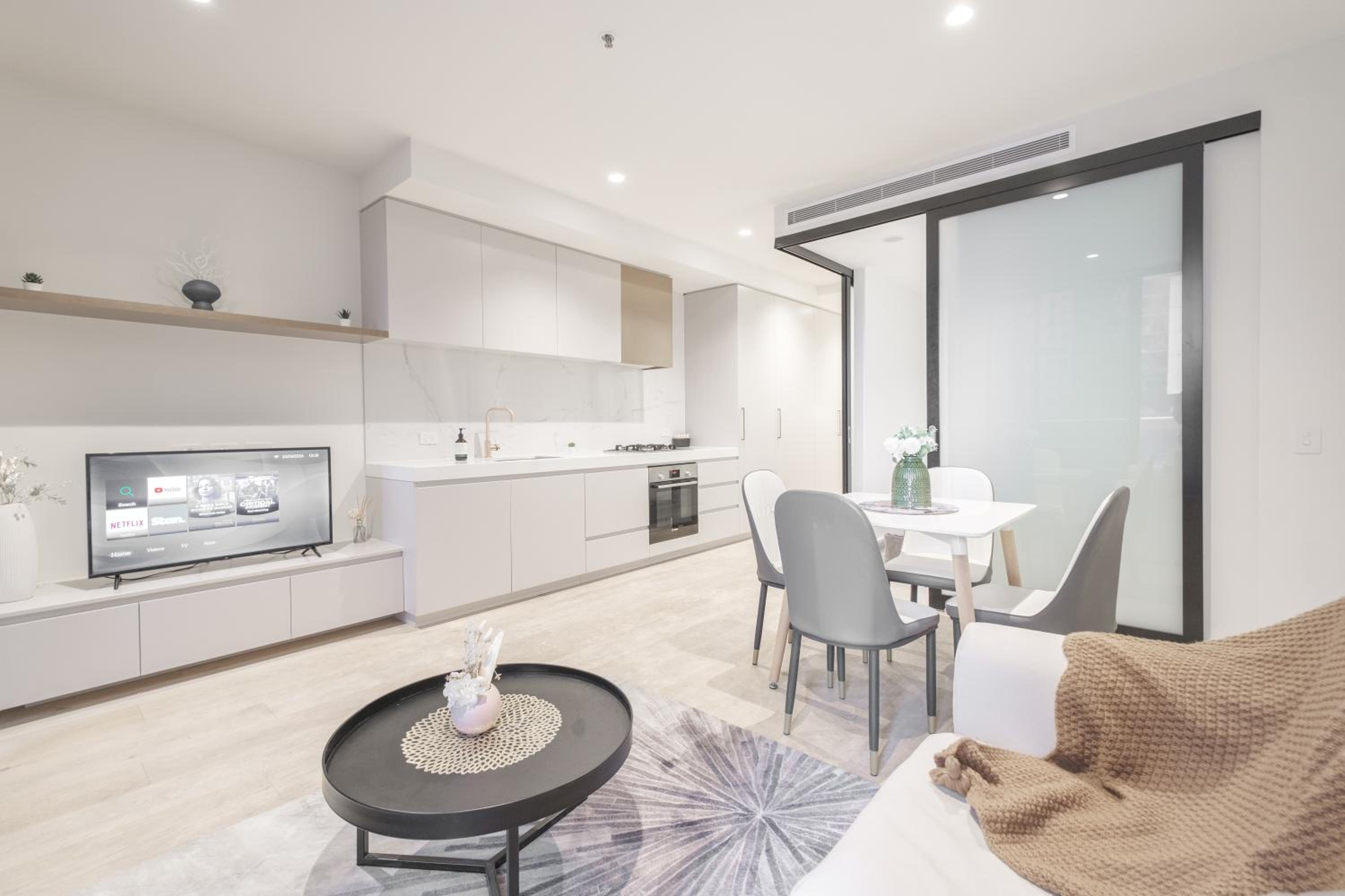 Heart Melbourne CBD 1Bedroom Apartment Balcony