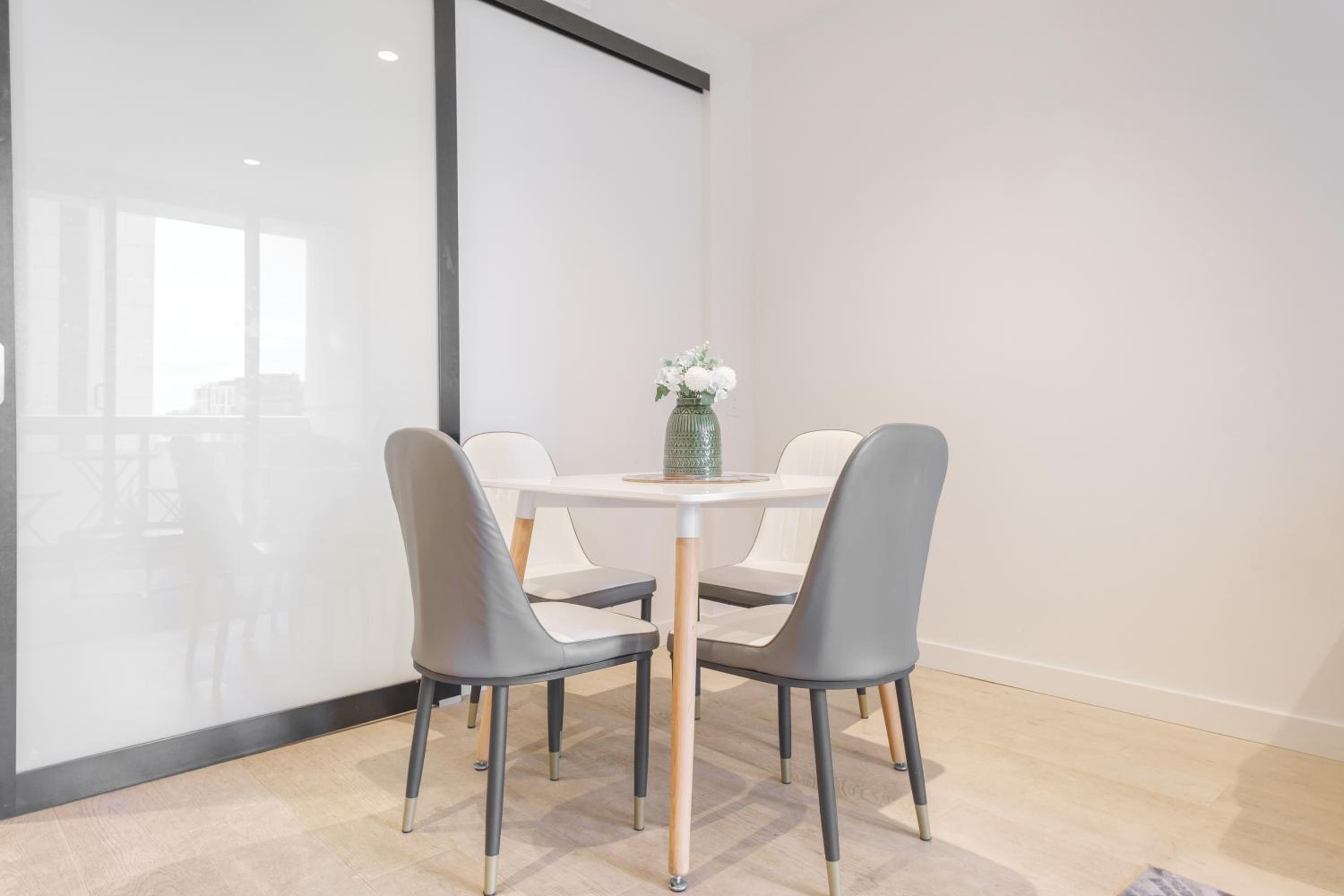 Heart Melbourne CBD 1Bedroom Apartment Balcony