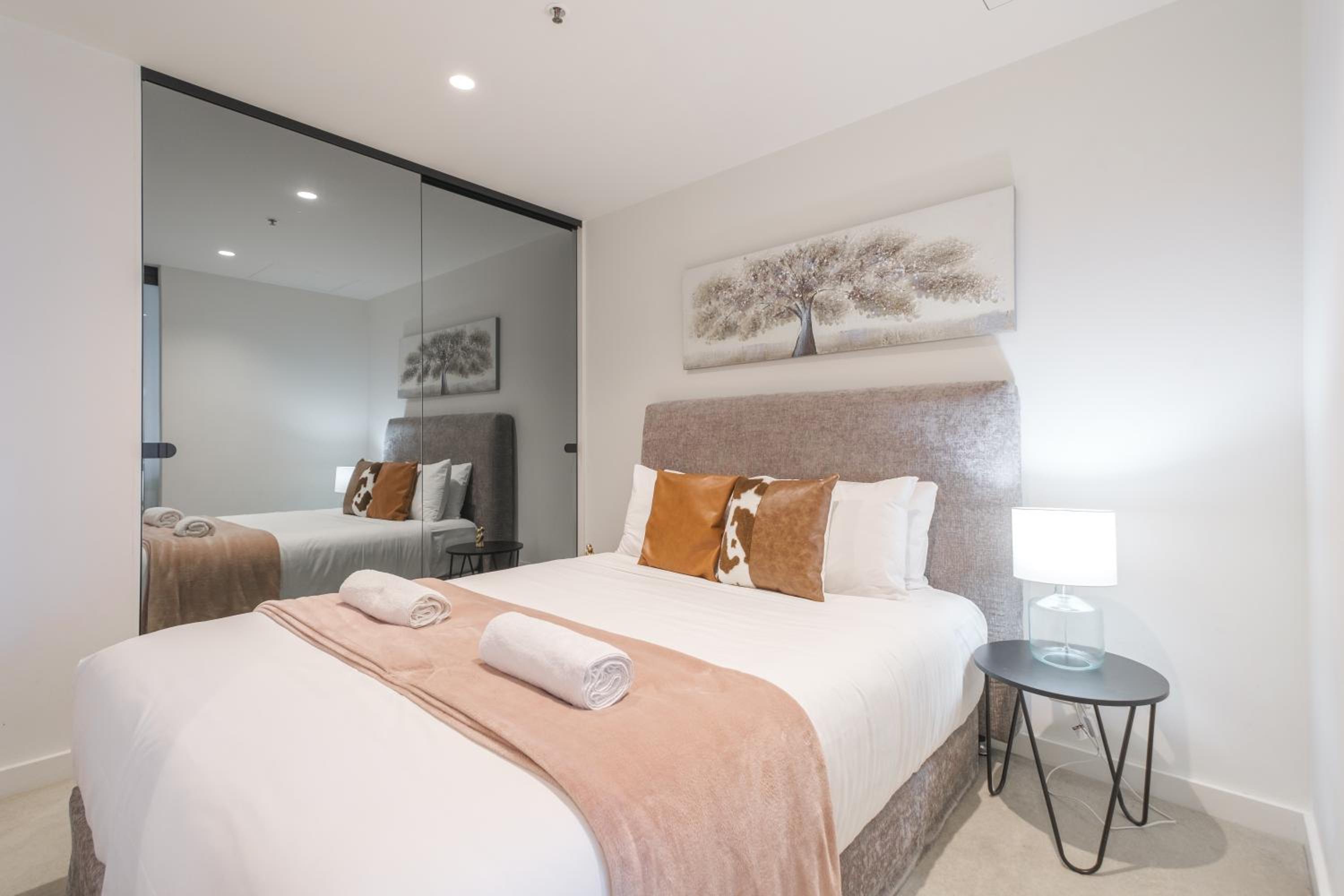 Heart Melbourne CBD 1Bedroom Apartment Balcony