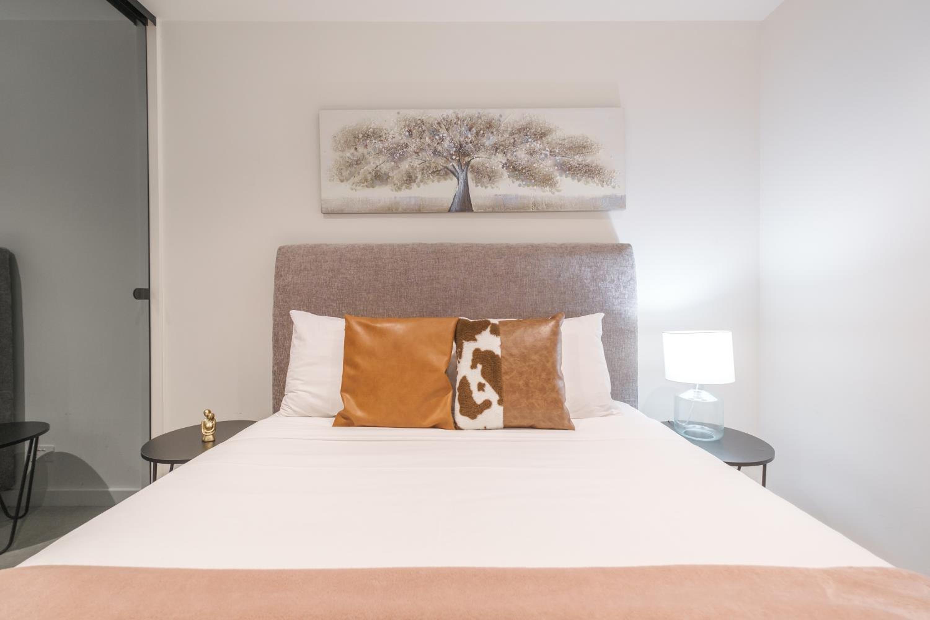 Heart Melbourne CBD 1Bedroom Apartment Balcony