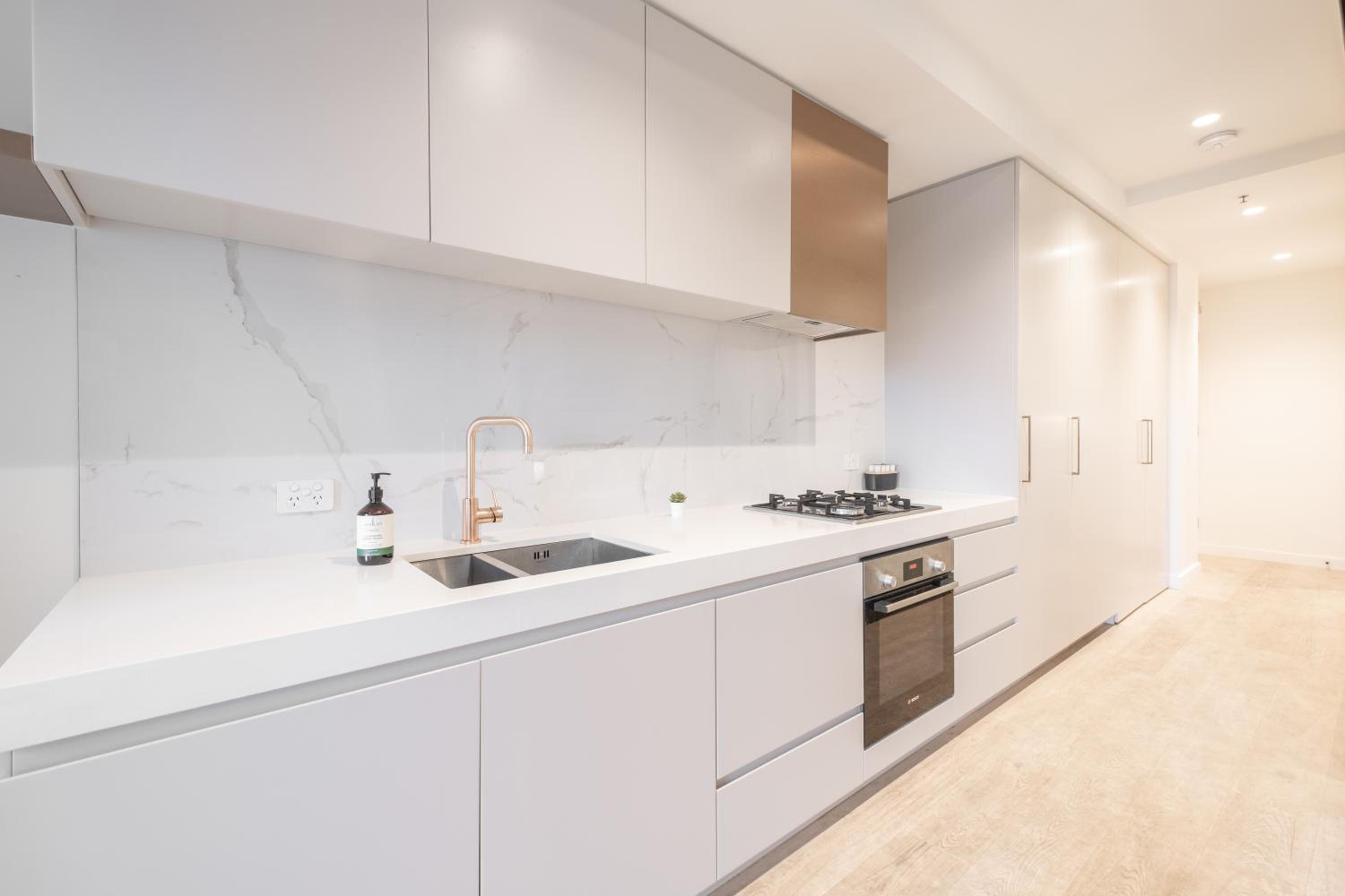 Heart Melbourne CBD 1Bedroom Apartment Balcony
