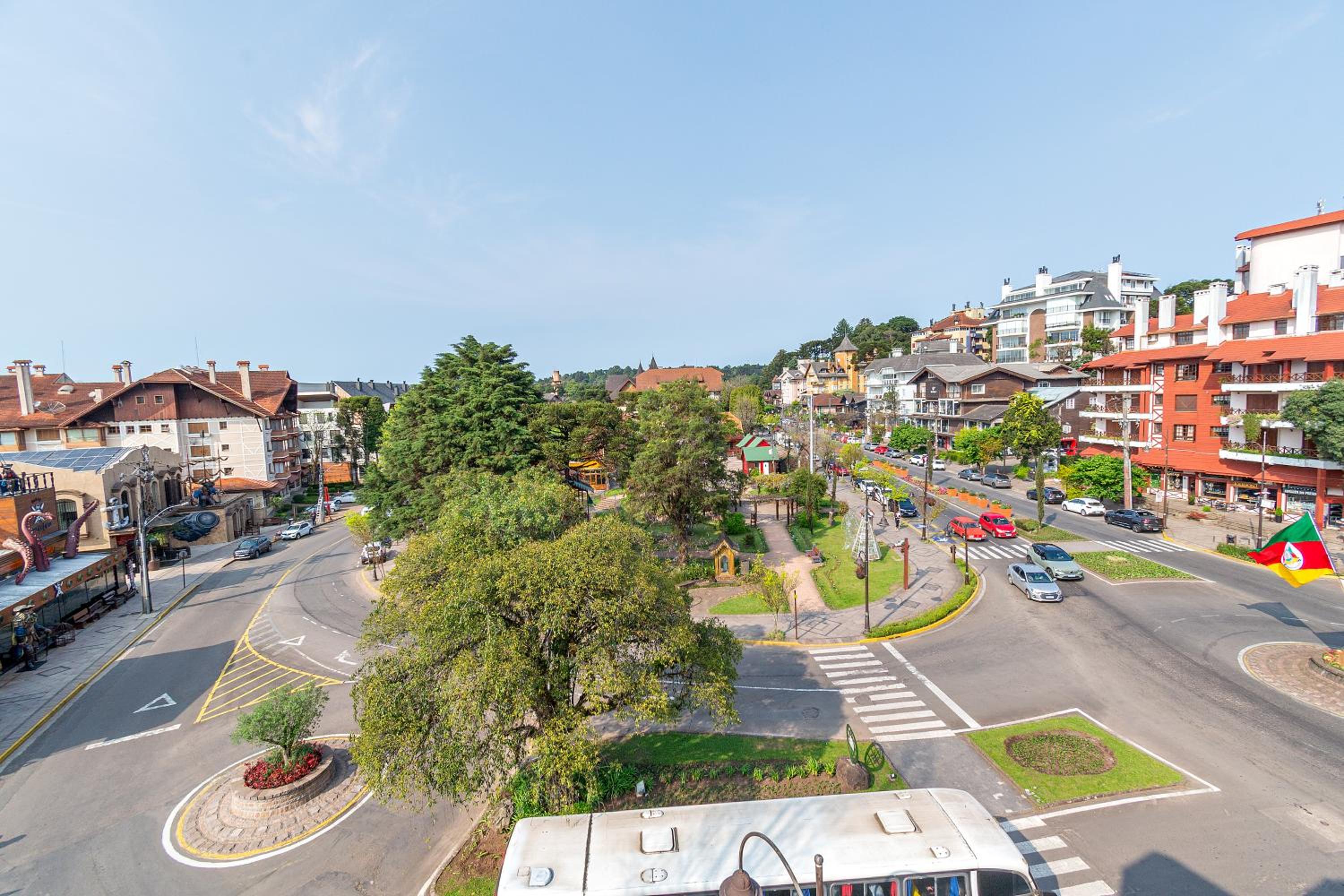 Apartamento Lindo e Completo 3 Suítes e Quarto no Centro