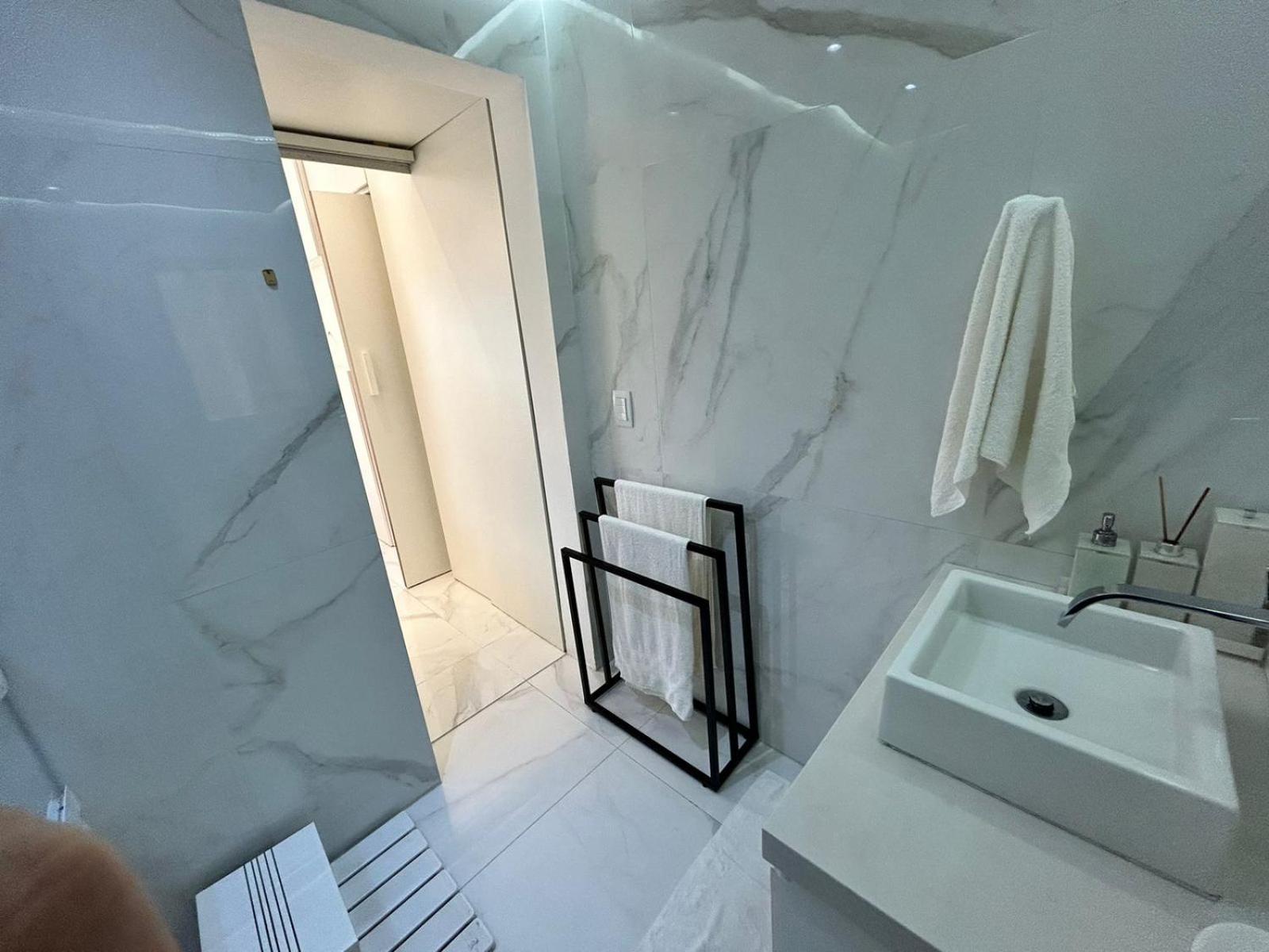 Apartamento Luxo Requinte 30 mts da Praia da Barra Posto 8