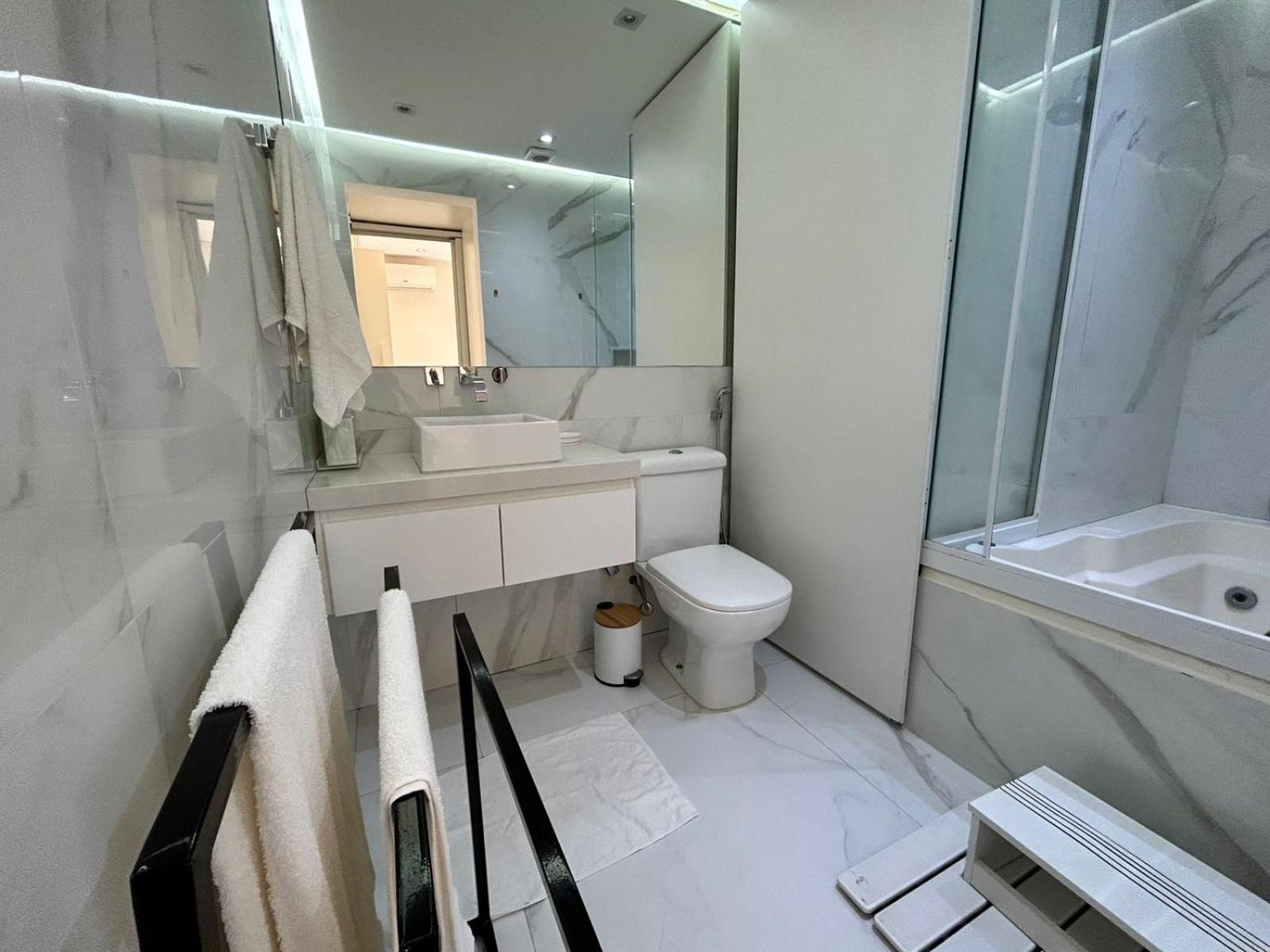 Apartamento Luxo Requinte 30 mts da Praia da Barra Posto 8