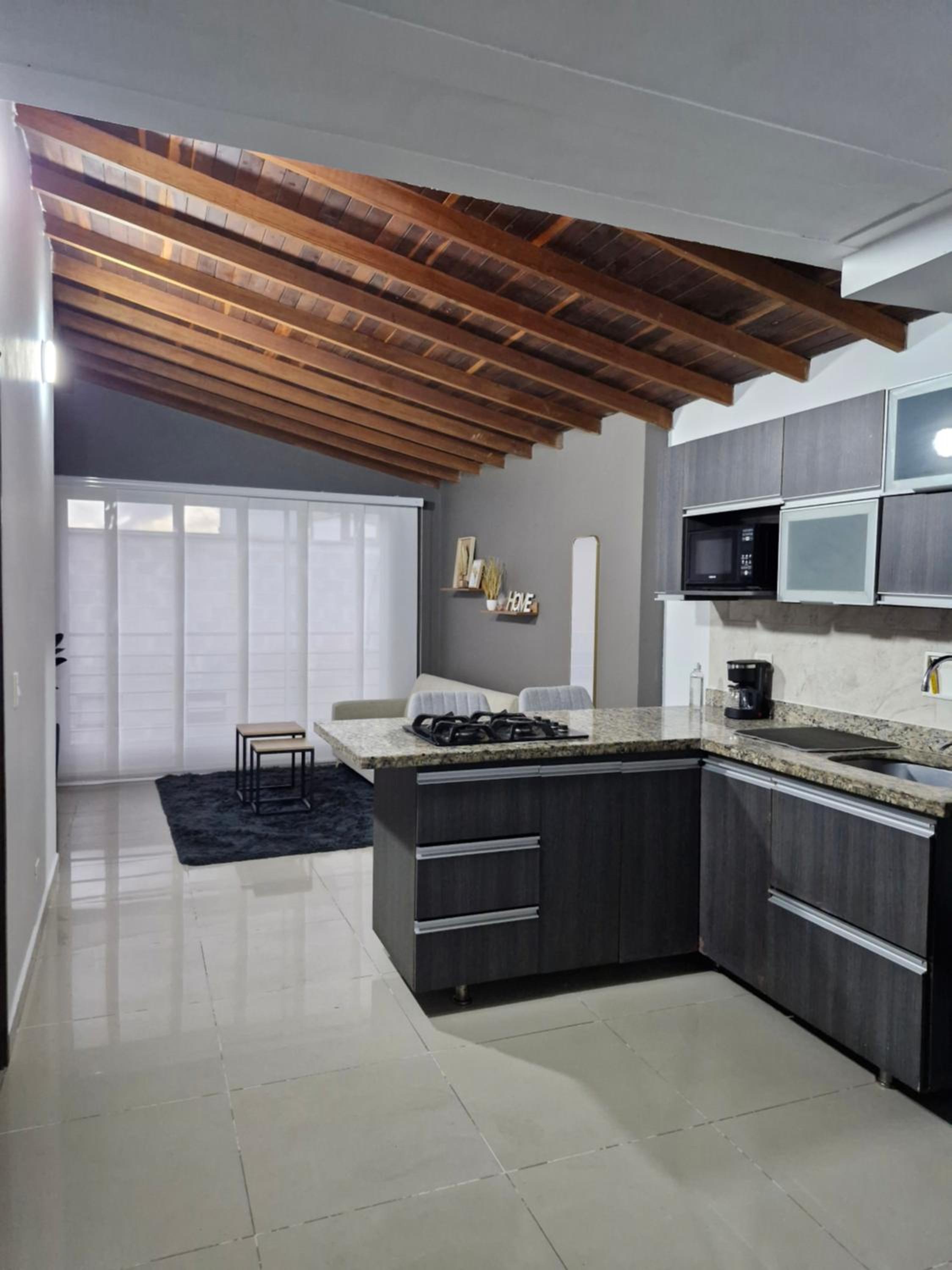 302 Apartamento Completo en Medellín
