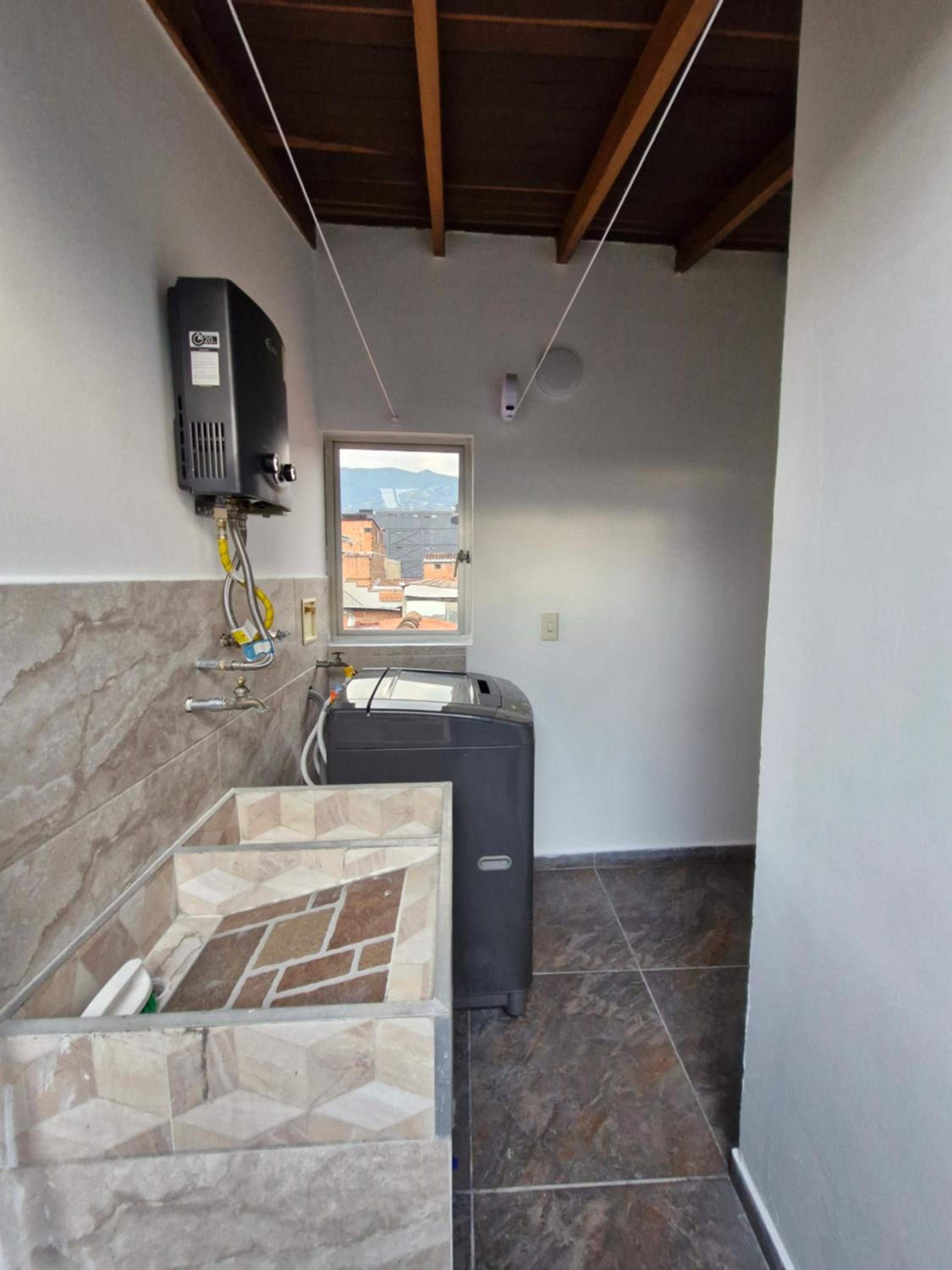 302 Apartamento Completo en Medellín