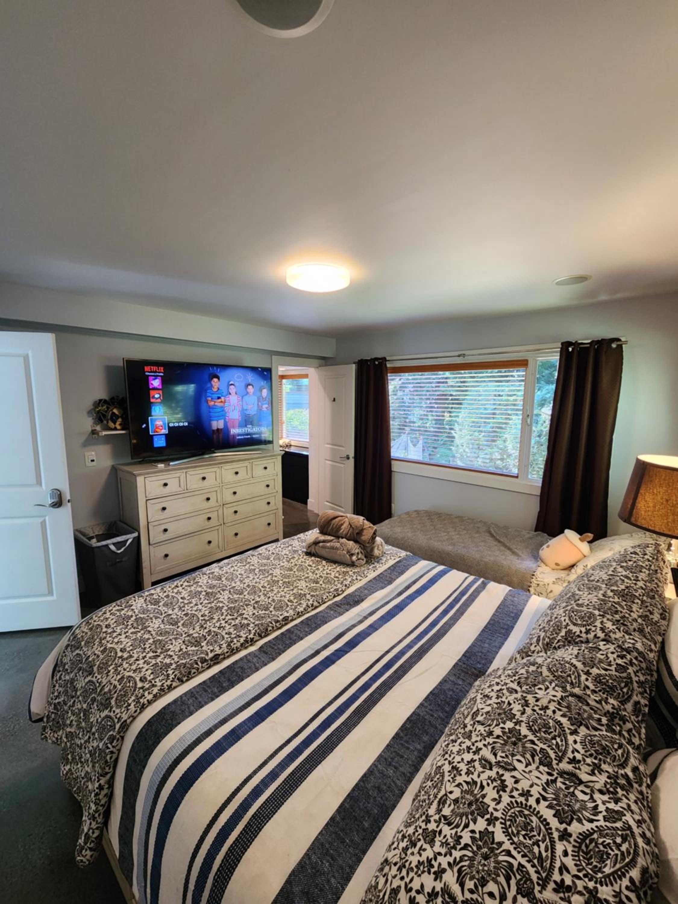 2BD Guest Suite Sleeps 6 Near Downtown & Beach