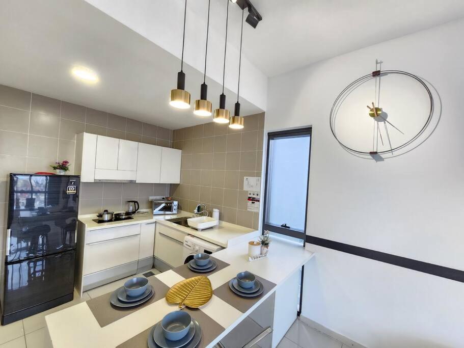 J 2 Rooms PJ Near SunwayPyramid view 5