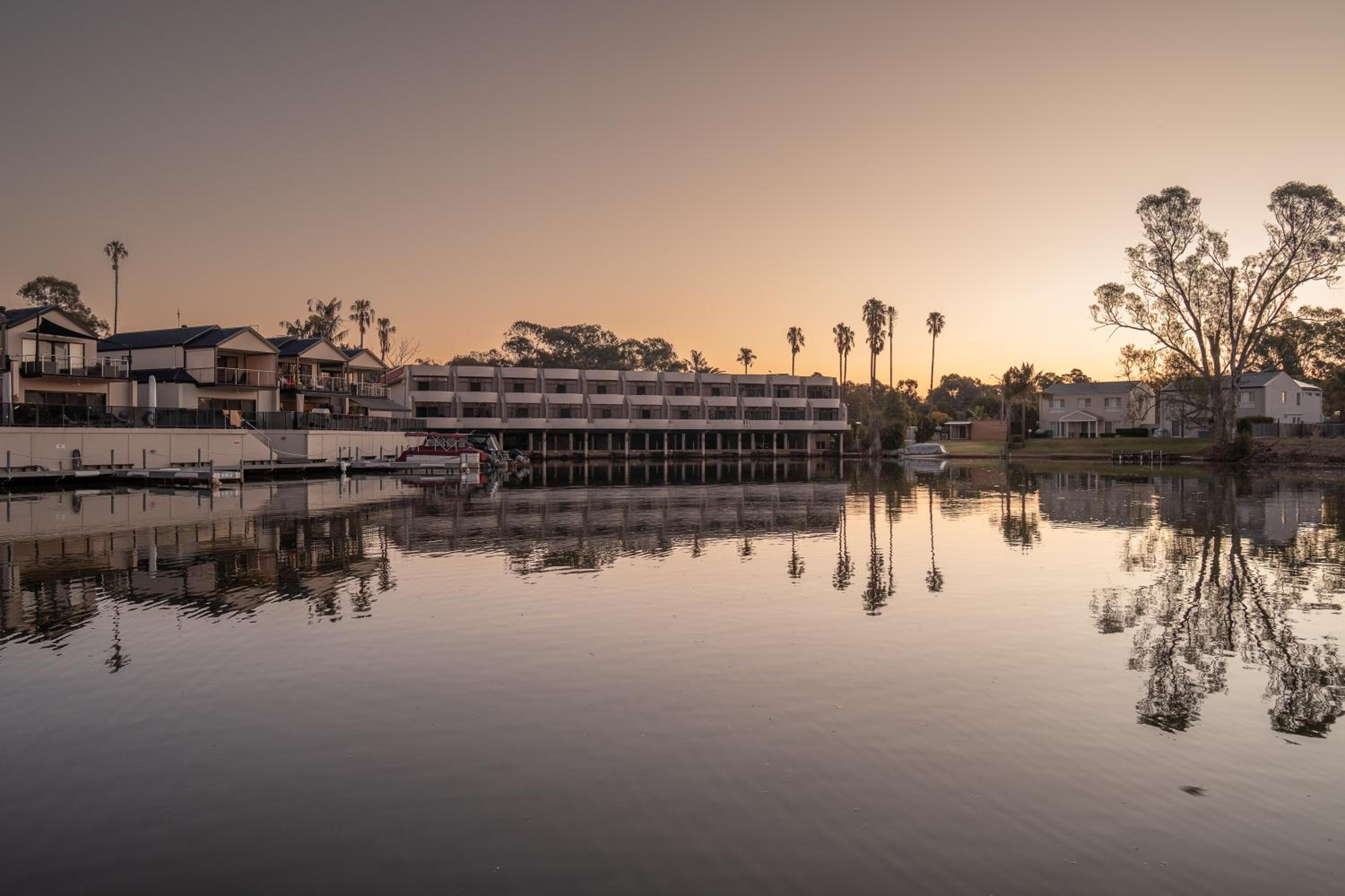 Lake Mulwala Boatel