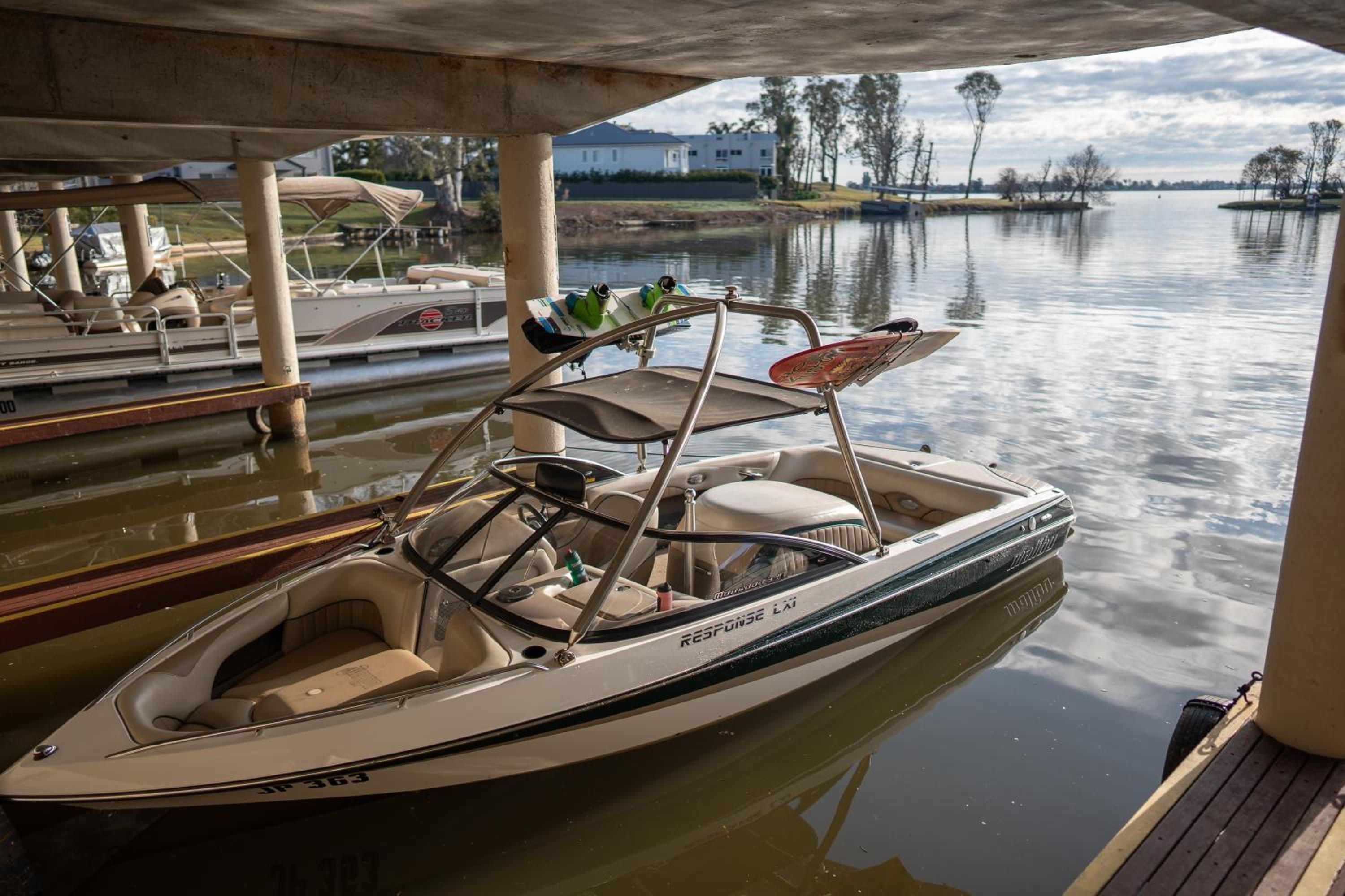 Lake Mulwala Boatel