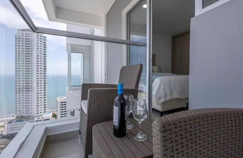 Espectacular Duplex en Bocagrande con Vista al Mar y la Bahia