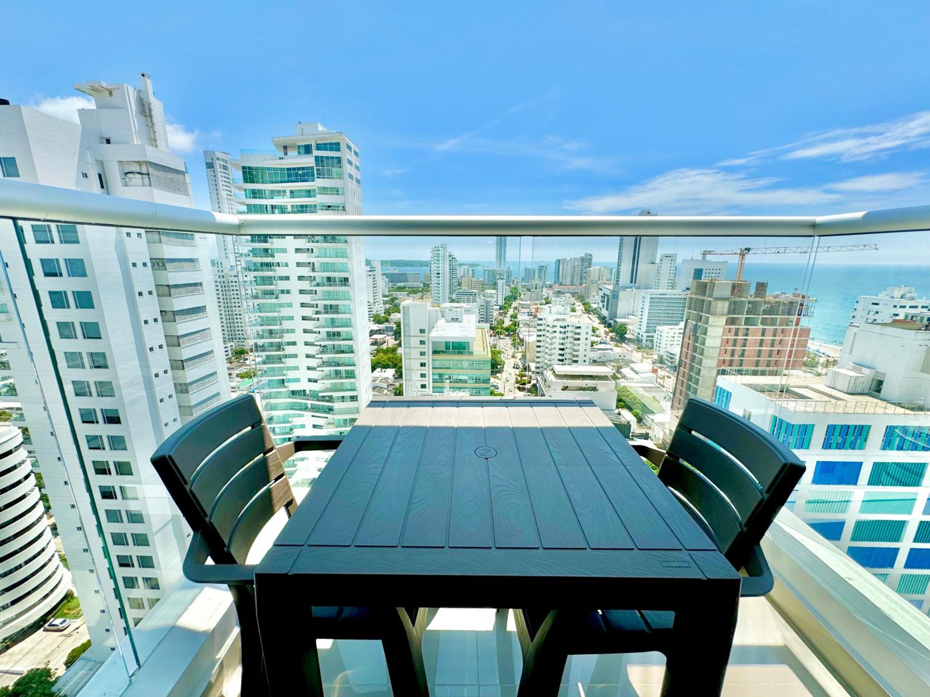 Espectacular Duplex en Bocagrande con Vista al Mar y la Bahia