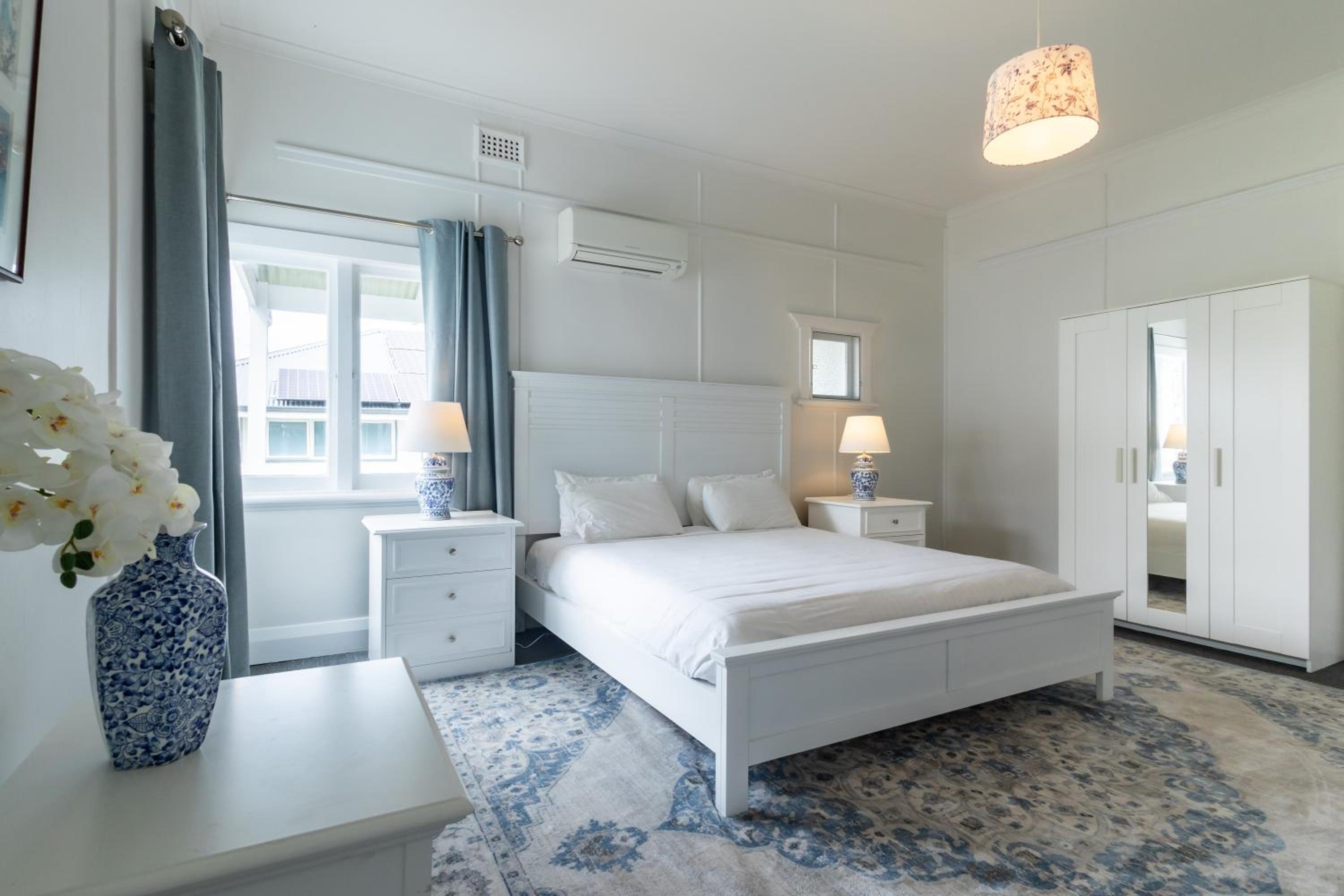 Bay Vista Cottage by the BnB Collection