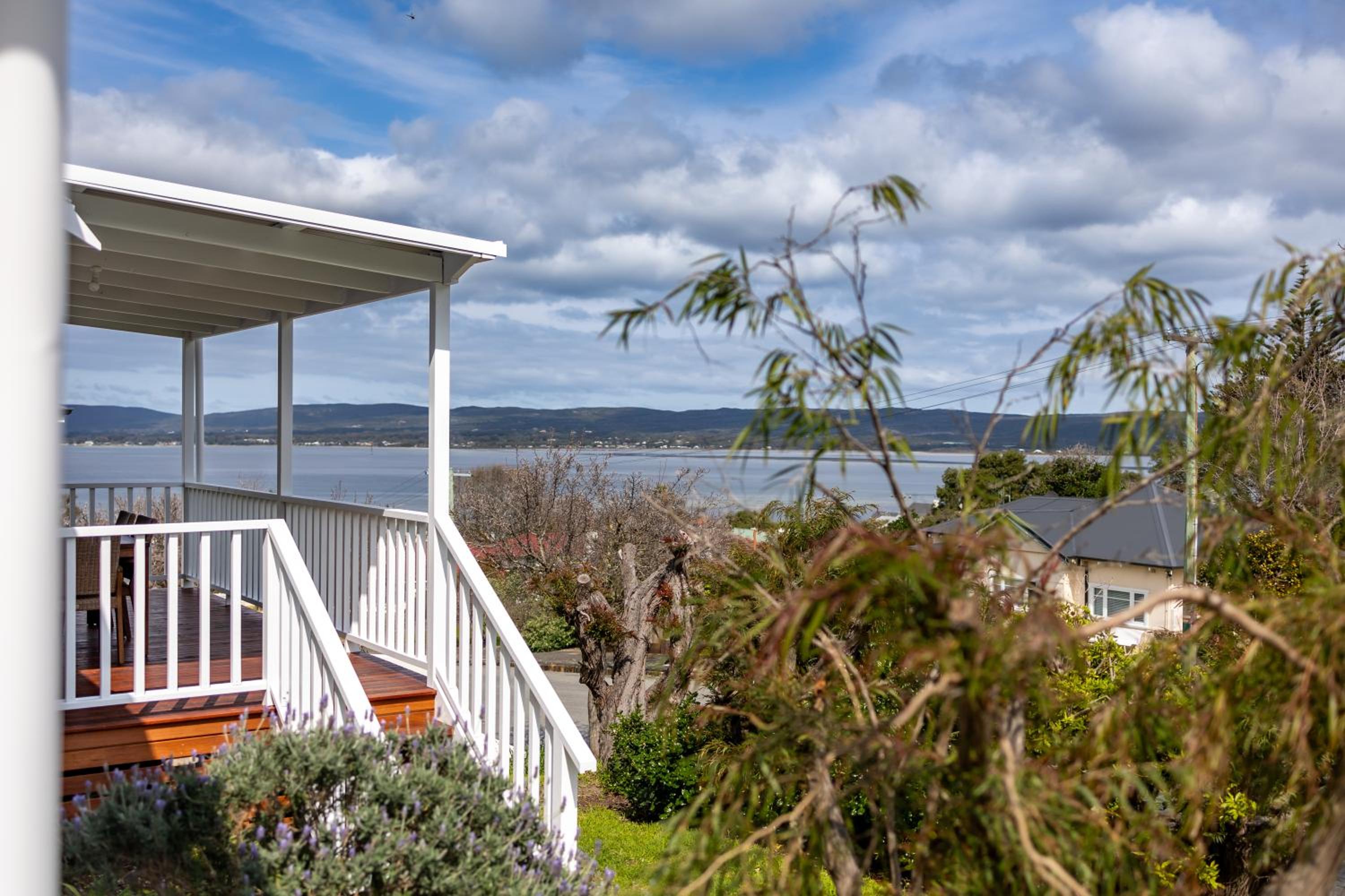 Bay Vista Cottage by the BnB Collection