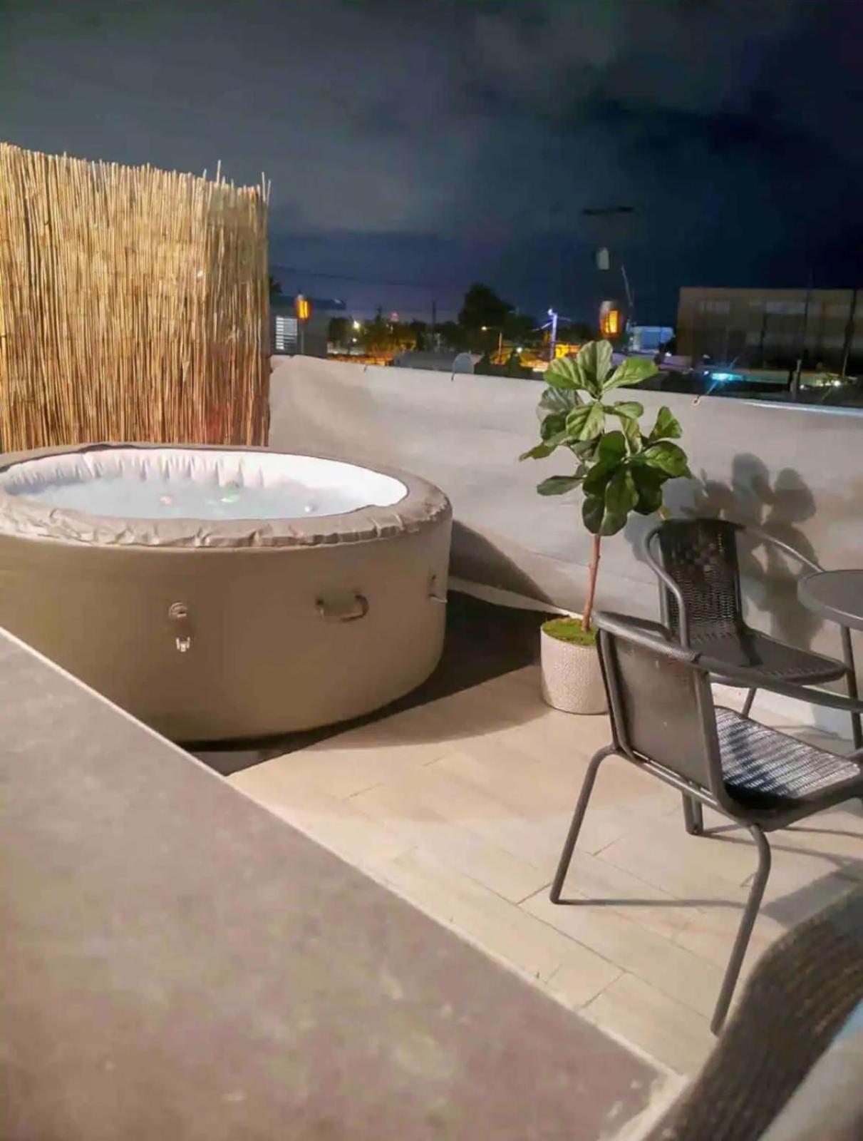 Hotel 7 Minutes To Isla Verde Beach And Airport, Full Ac