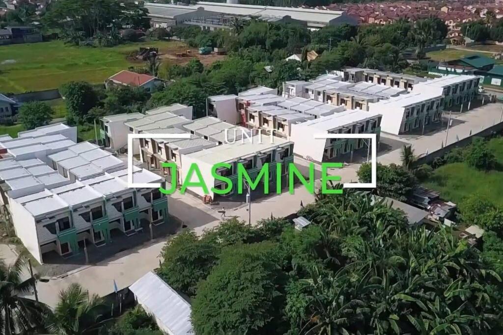 Modern 3BR Gated Townhouse Near SM Mall, Gaisano Mall, Robinson Mall & Ace Hospital view 2