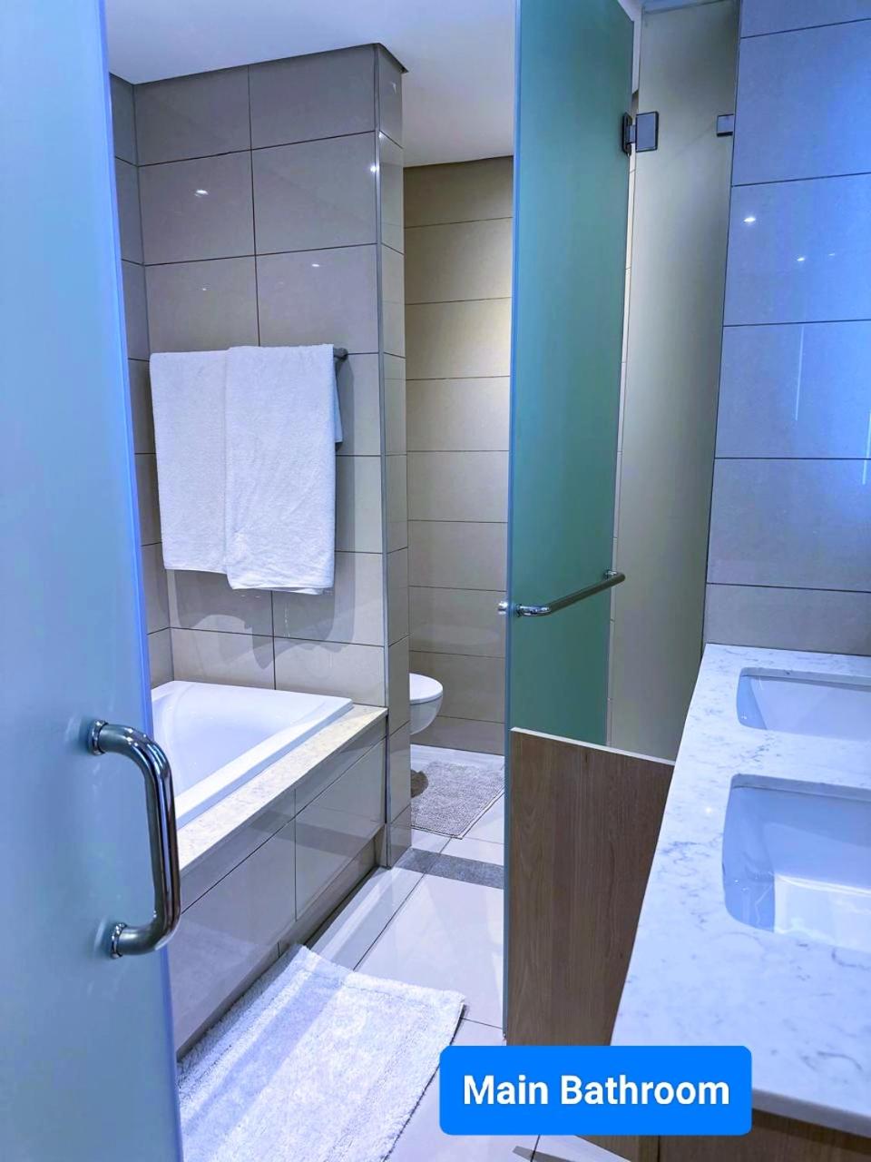 Spacious 2BR APT Near Sandton City -No Loadshedding