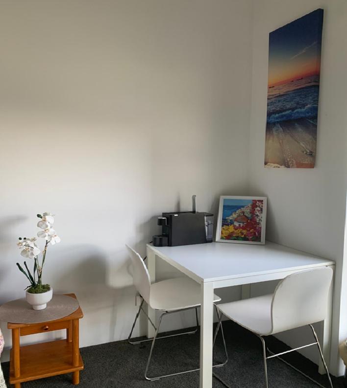 Bondi Central Studio with en-suite, next to Station, plus access to Rooftop BBQ & City View Bliss