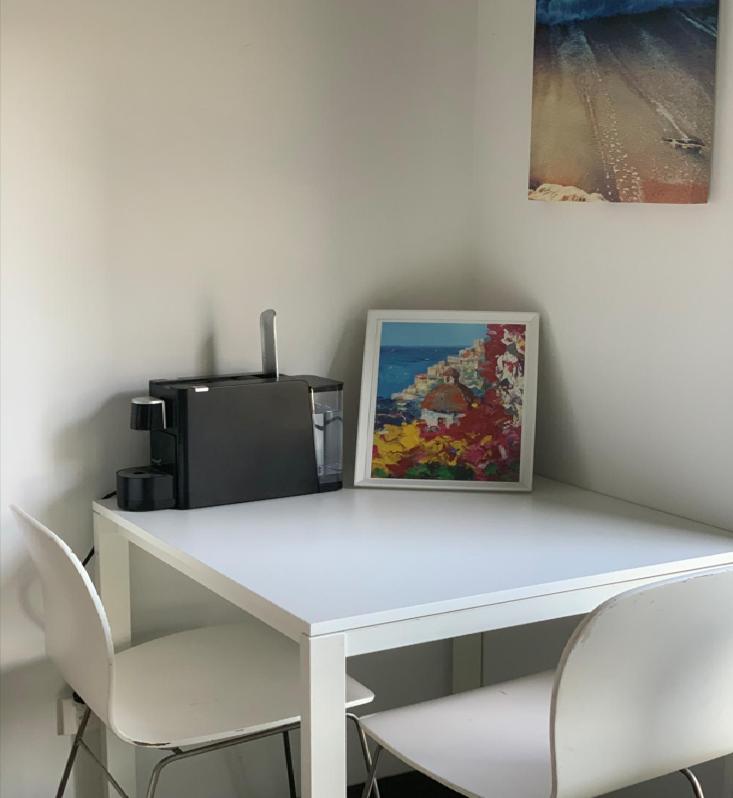 Bondi Central Studio with en-suite, next to Station, plus access to Rooftop BBQ & City View Bliss