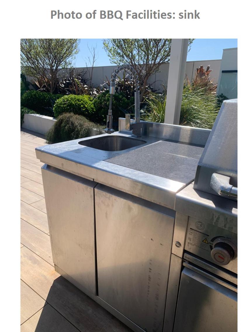 Bondi Central Studio with en-suite, next to Station, plus access to Rooftop BBQ & City View Bliss