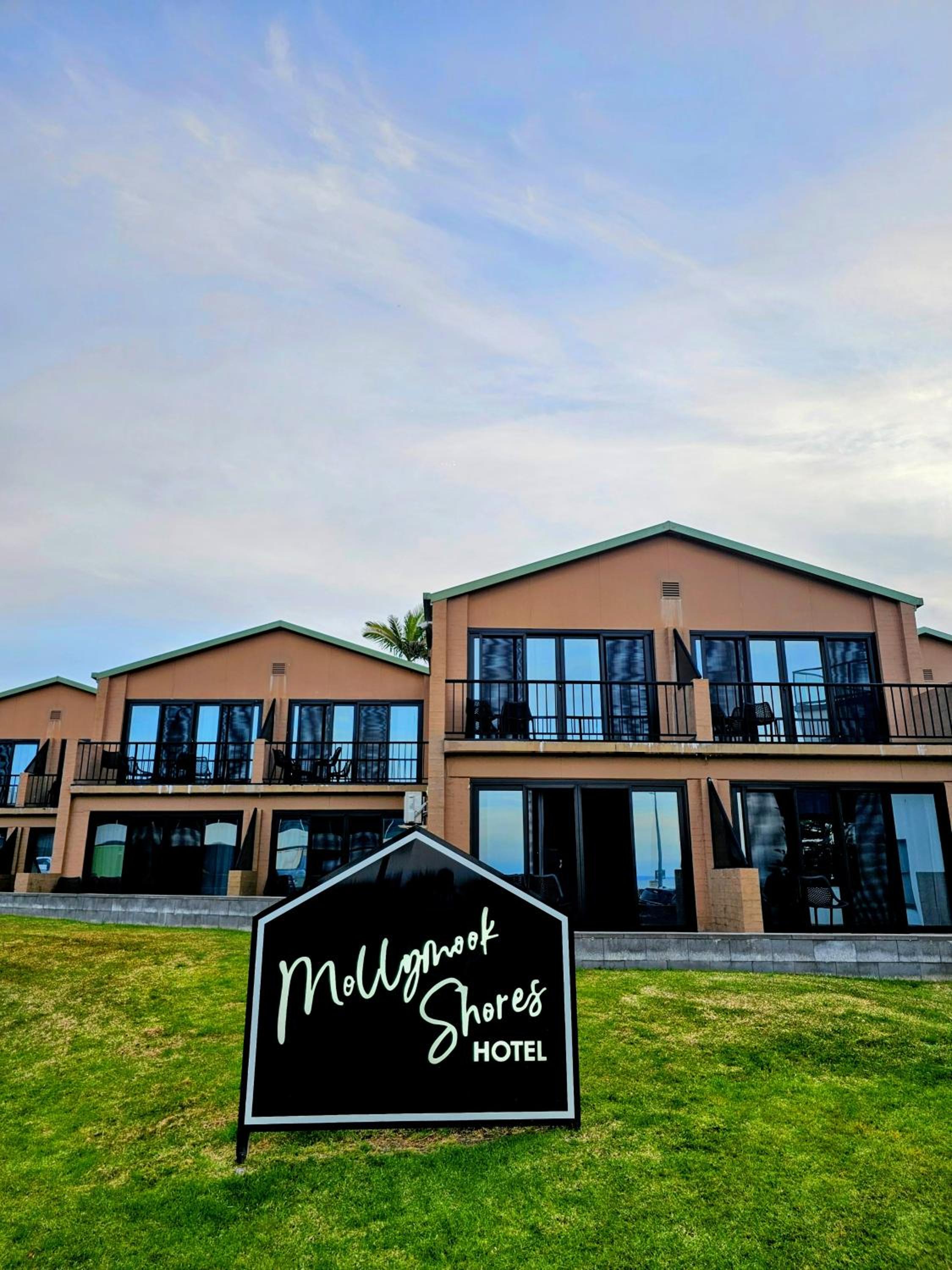 Hotel Mollymook Shores - Image 1