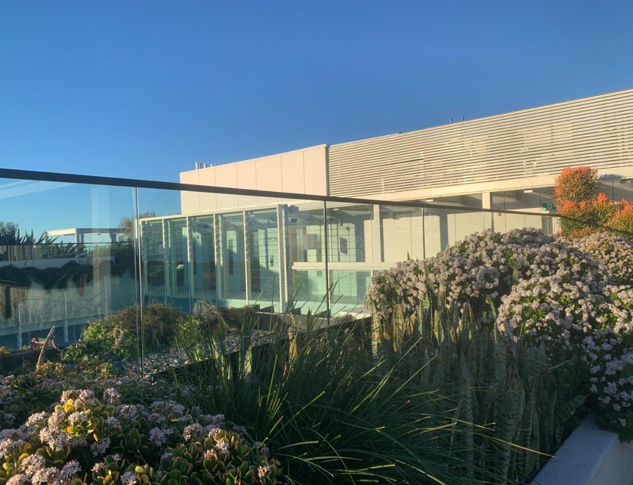 Bondi Central Studio with en-suite, next to Station, plus access to Rooftop BBQ & City View Bliss