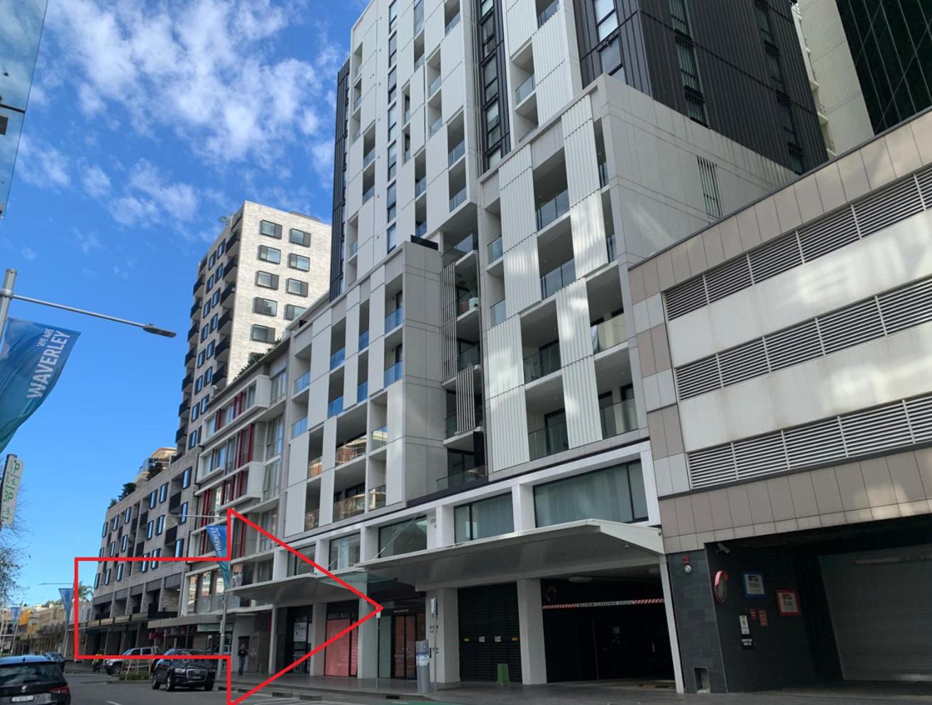 Bondi Central Studio with en-suite, next to Station, plus access to Rooftop BBQ & City View Bliss