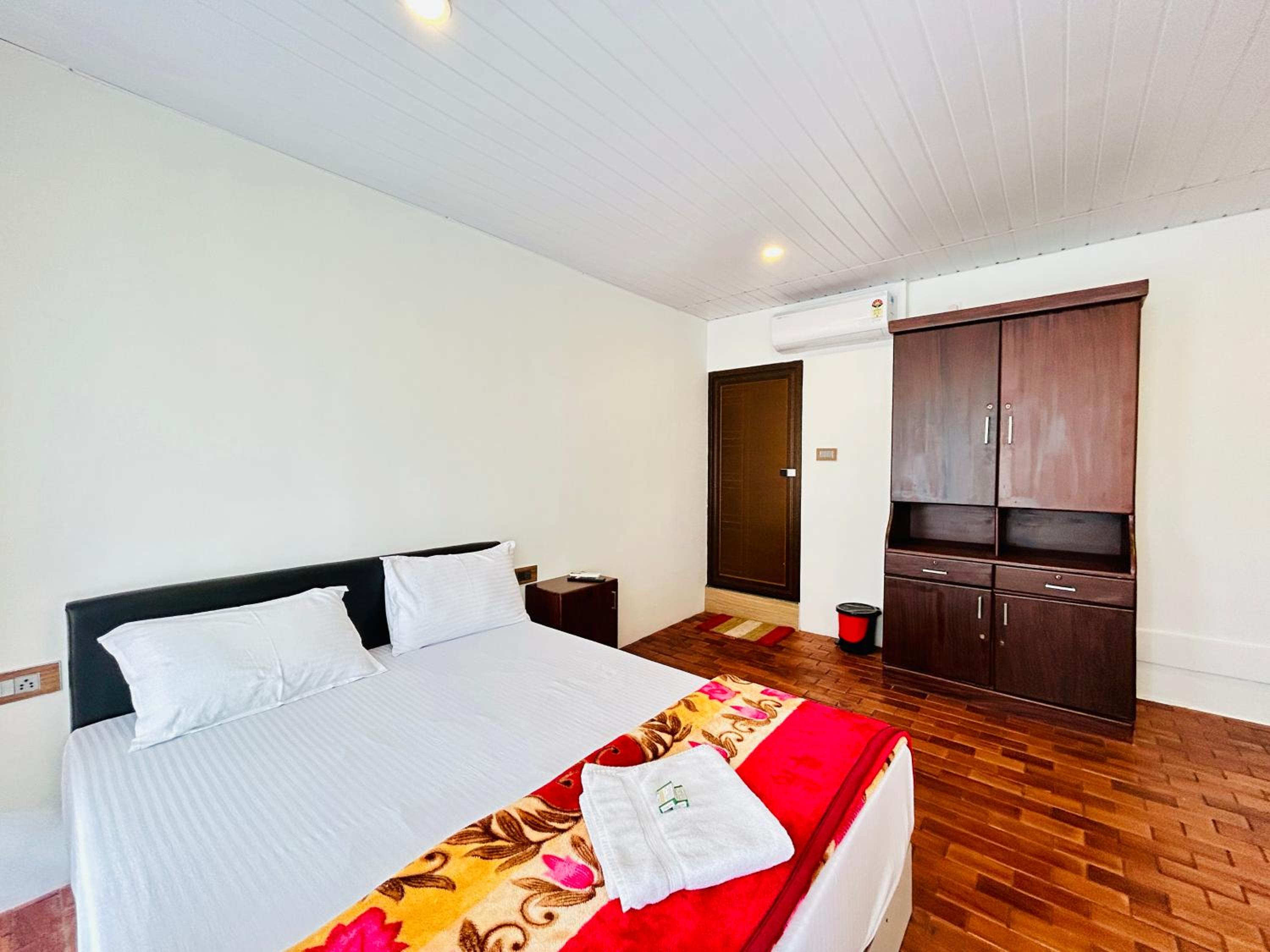 Baywood Cottages